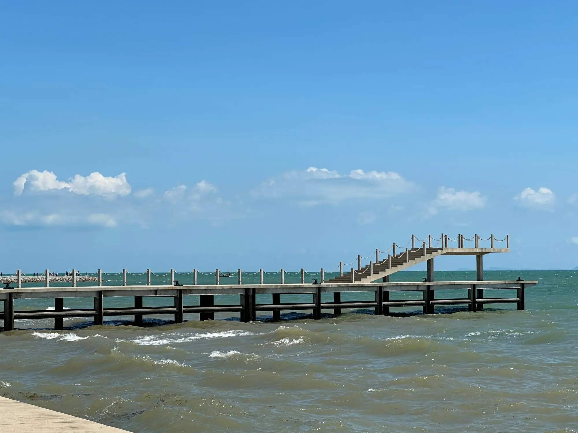 ឆ្នេរកែប និងផ្សារក្ដាម